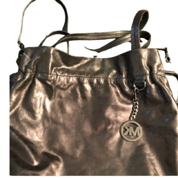 Micheal Kors large silver pewter metallic ultra soft bag long adjustable - Picture 2 of 15